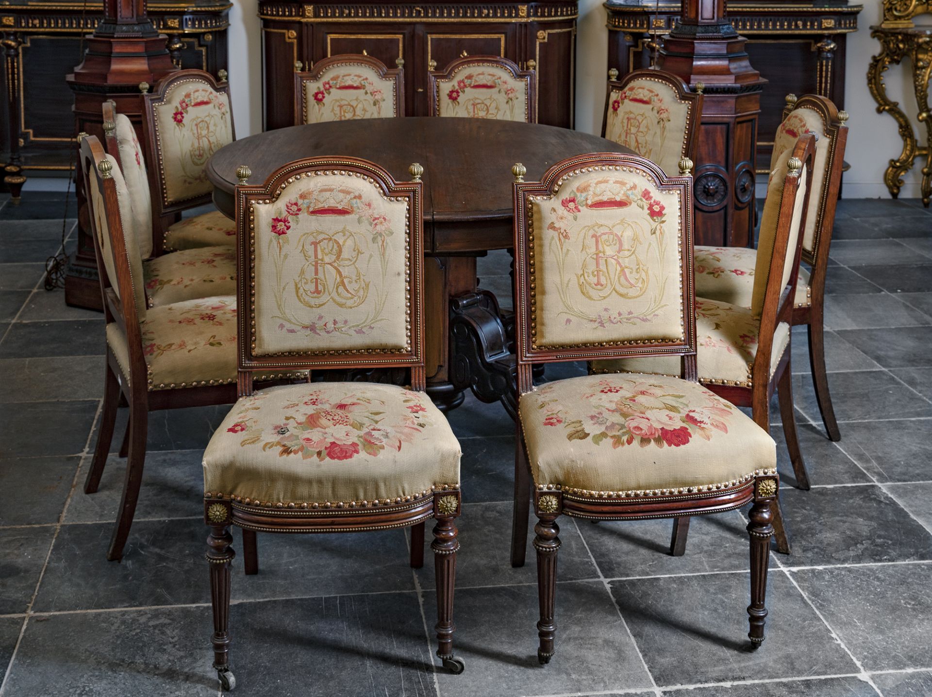 A FRENCH MAHOGANY DINING ROOM SET, 19TH CENTURY - Image 3 of 8