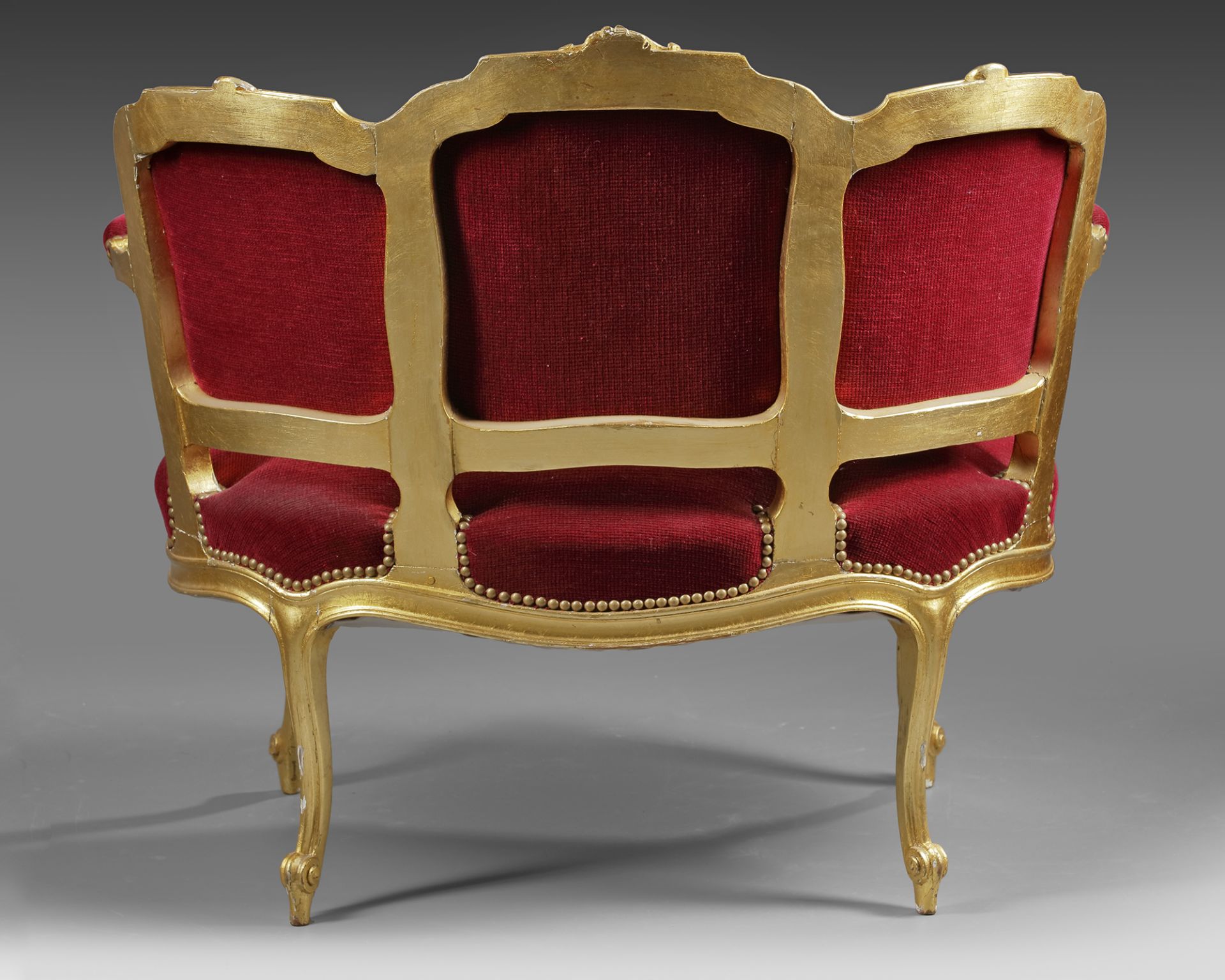 A FRENCH LOUIS XV STYLE MARQUISE SOFA, LATE 19TH CENTURY - Image 4 of 4