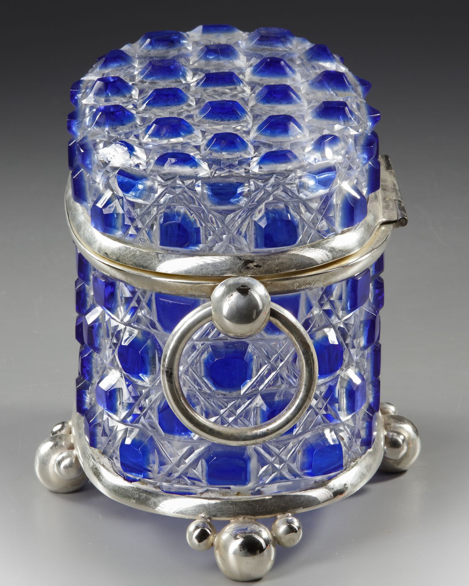 A BLUE CRYSTAL BOX, 20TH CENTURY - Image 4 of 4
