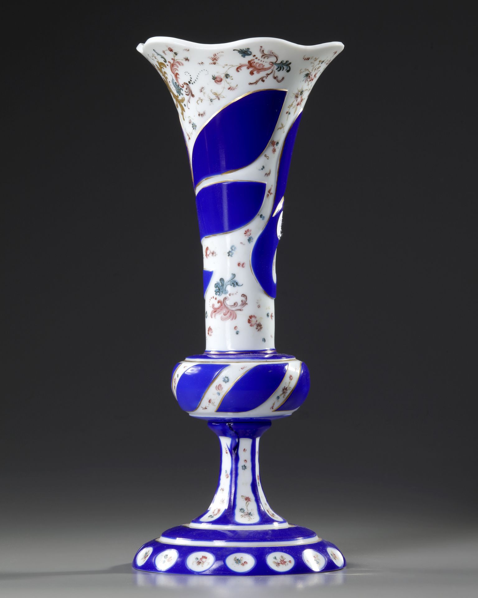 AN OVERLAY VASE, LATE 19TH CENTURY