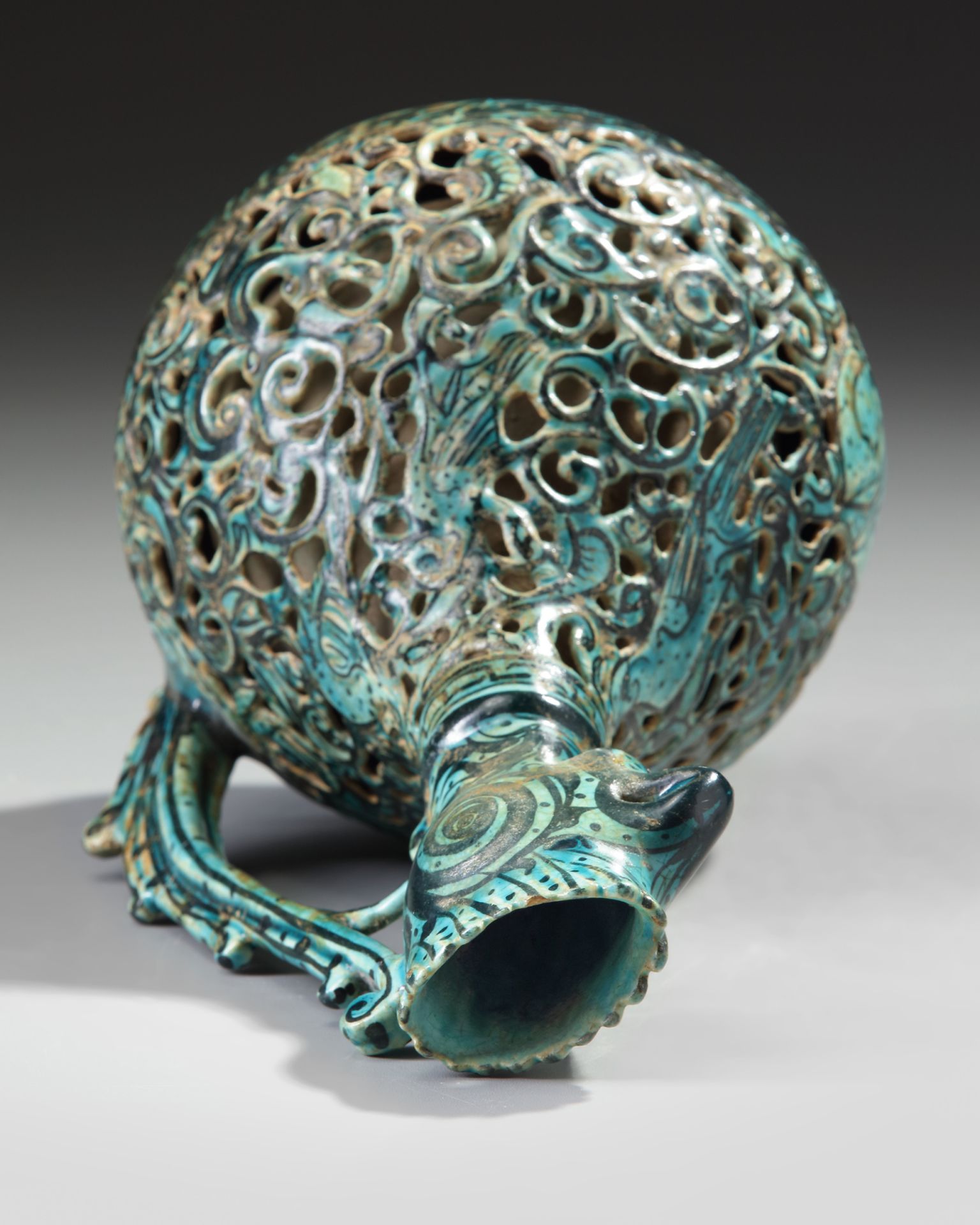 A RARE FRITWARE OPENWORK DECORATED RETICULATED EWER WITH ROOSTER HEAD, PERSIA, 13TH CENTURY - Image 4 of 16