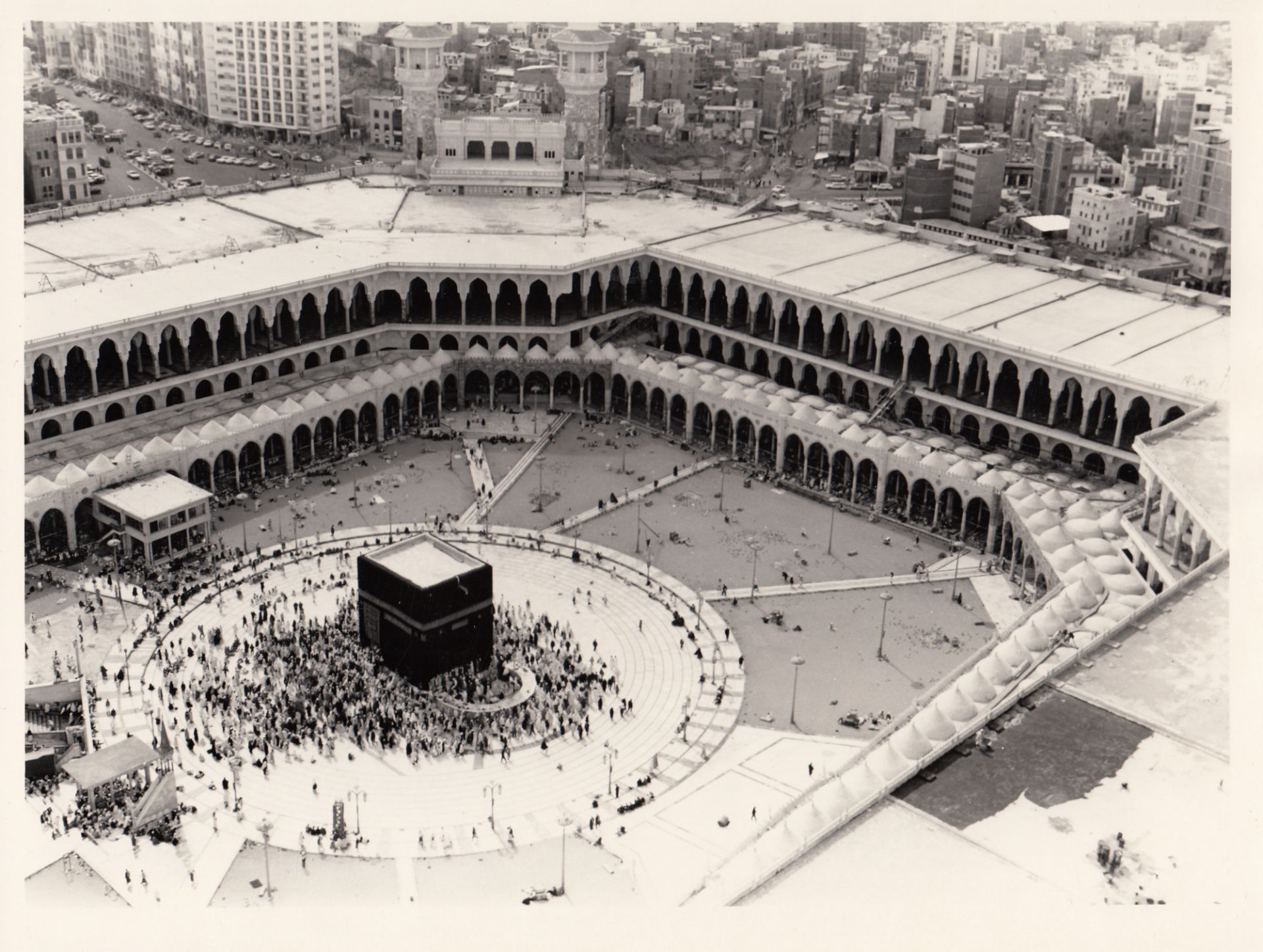 FOURTEEN RARE PHOTOGRAPHS OF THE FIRST EXPANSION OF THE MASJID AL-HARAM DURING KING SAUD BIN ABDULAZ - Image 8 of 16