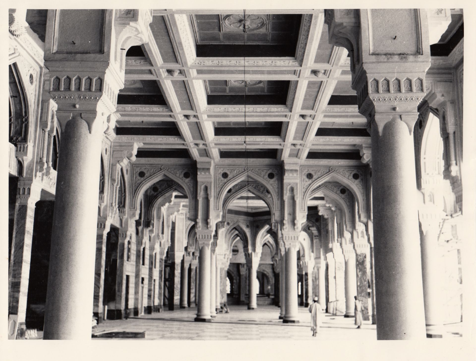 FOURTEEN RARE PHOTOGRAPHS OF THE FIRST EXPANSION OF THE MASJID AL-HARAM DURING KING SAUD BIN ABDULAZ - Image 9 of 16