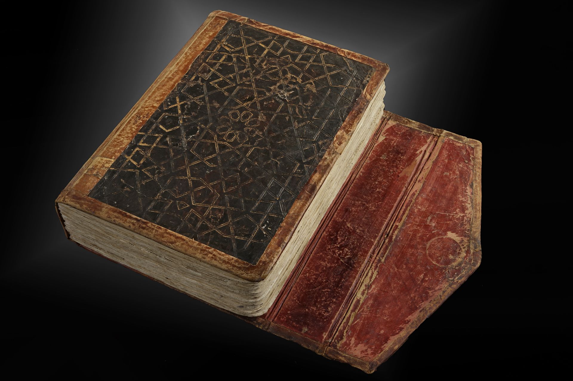 A MAMLUK QURAN (THE BAHRI DYNASTY) ATTRIBUTED TO SANDAL (ABU BAKR) SCHOOL OR STYLE, 1250-1382 AD - Image 8 of 34