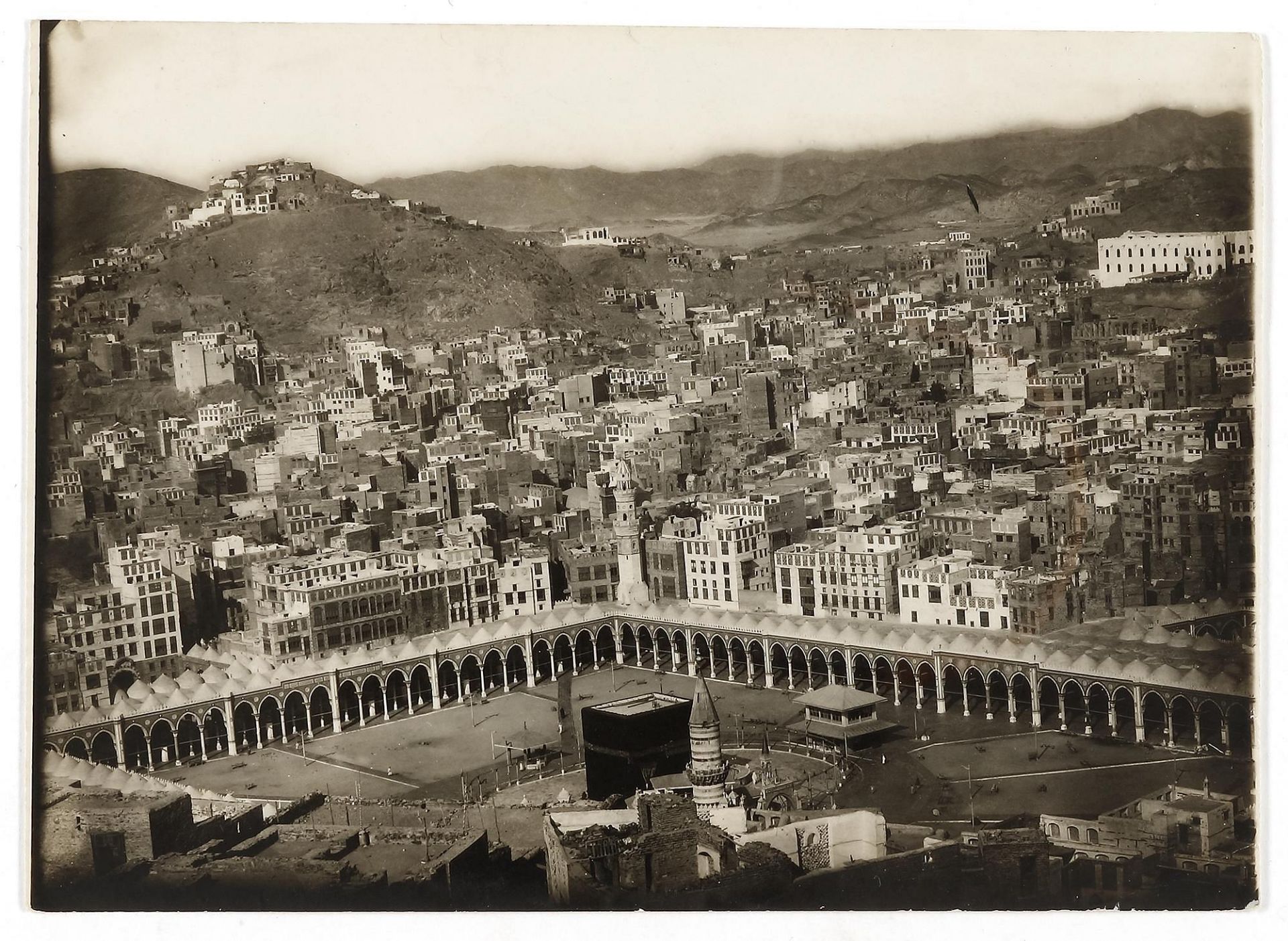 A MAGNIFICENT GROUP OF ORIGINAL PHOTOGRAPHS OF THE GREAT MOSQUE OF MECCA AND OTHERS, BETWEEN 1882-1 - Image 6 of 6