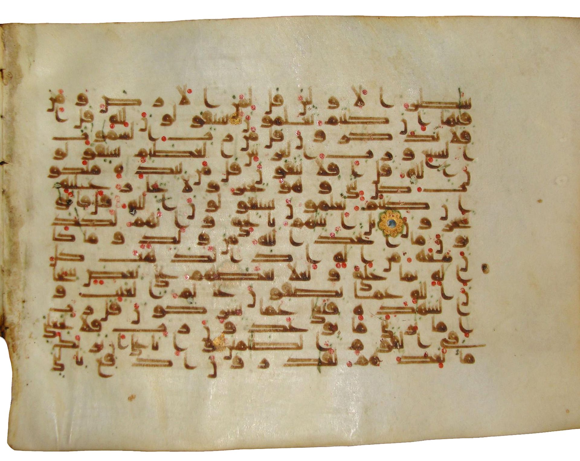 A QURAN FOLIO IN KUFIC SCRIPT ON VELLUM, NEAR EAST OR NORTH AFRICA, 9TH-10TH CENTURY - Image 2 of 2