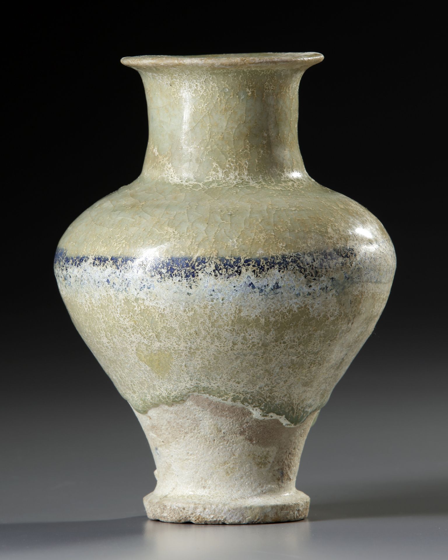 A RAQQA BLUE AND WHITE POTTERY JAR, SYRIA, 13TH CENTURY - Image 3 of 7