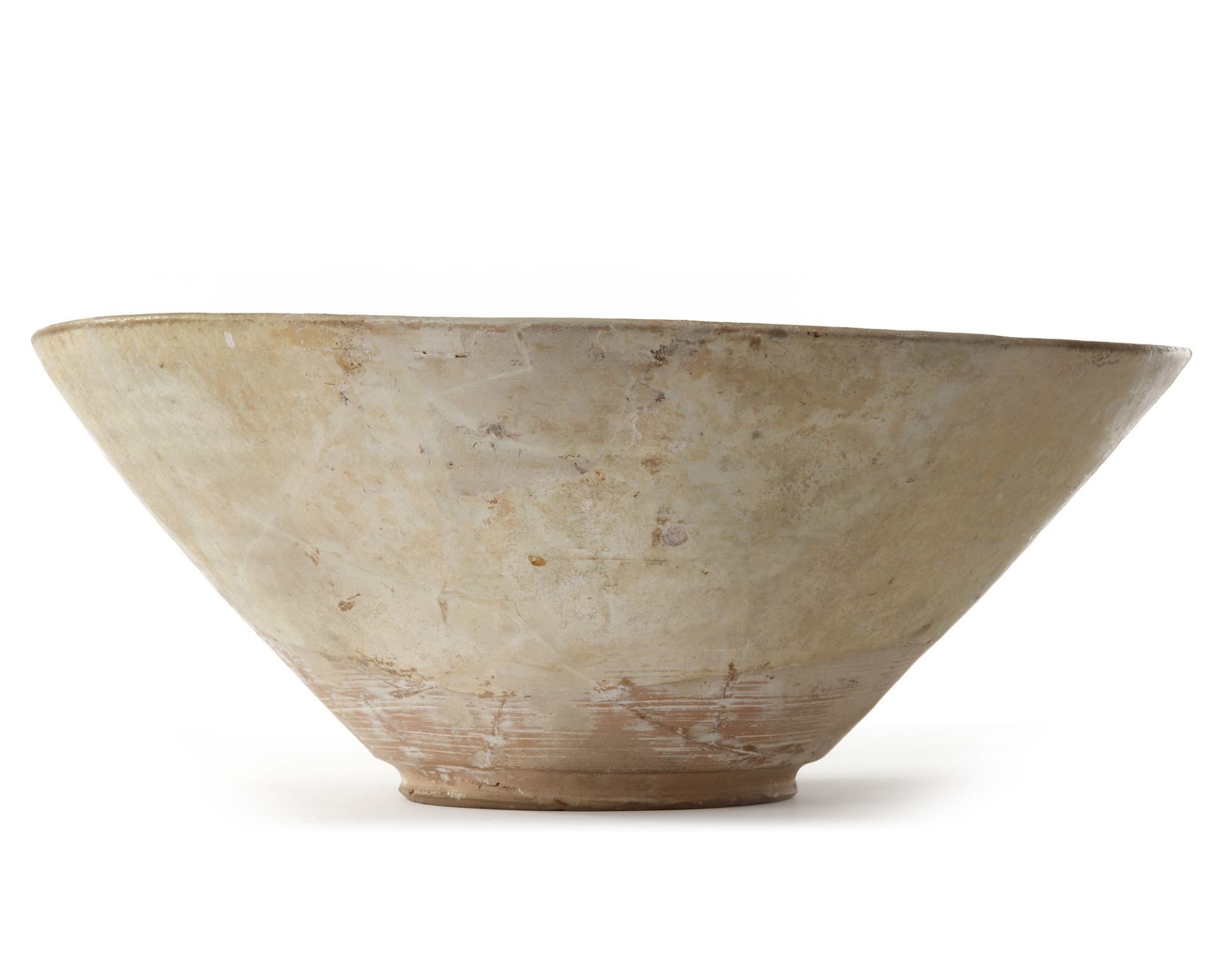 A LARGE POTTERY BOWL, SAMANID, CENTRAL ASIA OR NORTH EAST IRAN, 10TH CENTURY - Image 3 of 4