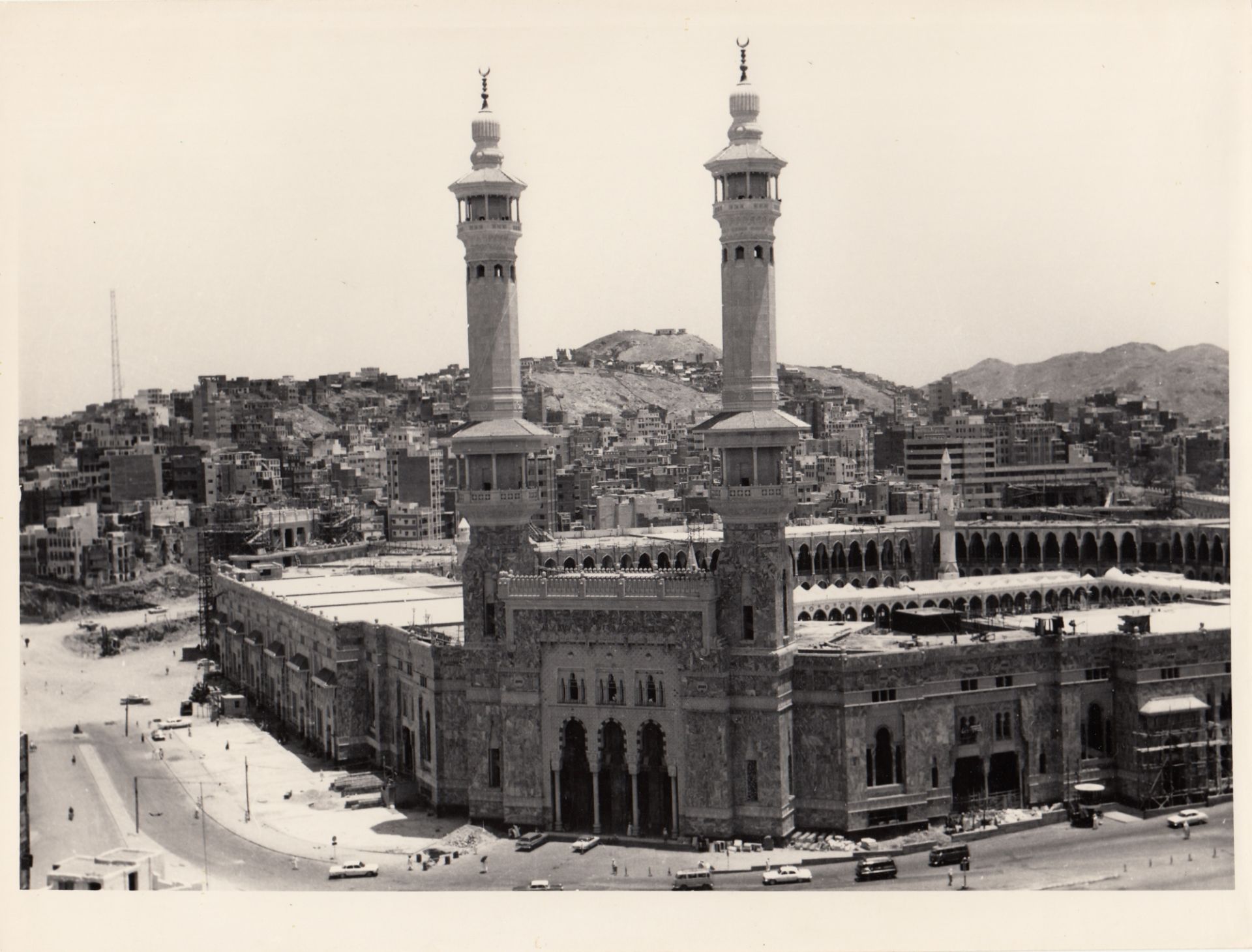 FOURTEEN RARE PHOTOGRAPHS OF THE FIRST EXPANSION OF THE MASJID AL-HARAM DURING KING SAUD BIN ABDULAZ - Image 10 of 16