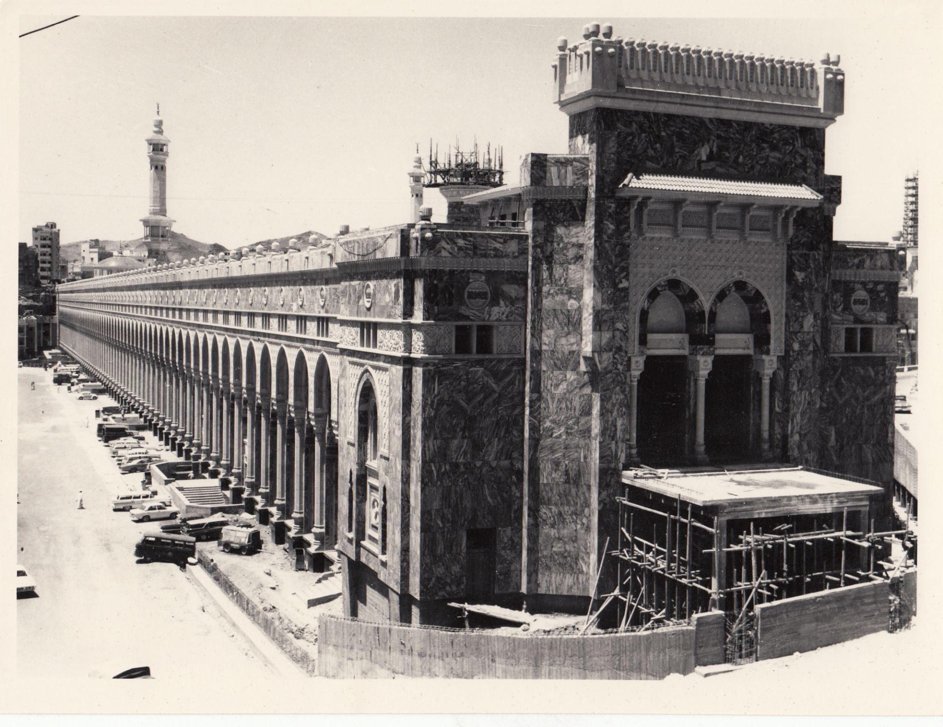 FOURTEEN RARE PHOTOGRAPHS OF THE FIRST EXPANSION OF THE MASJID AL-HARAM DURING KING SAUD BIN ABDULAZ - Image 2 of 16
