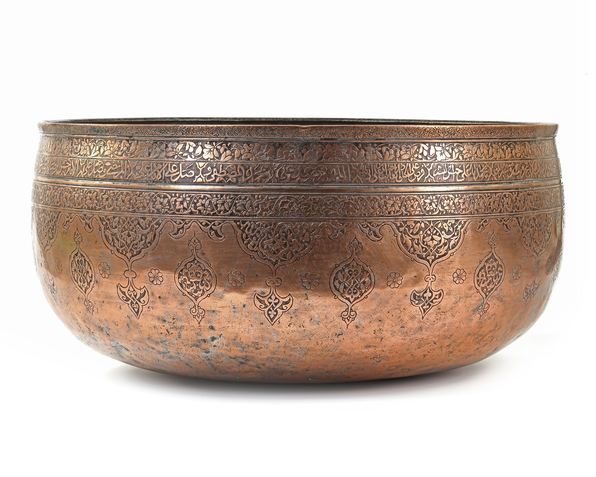 A MONUMENTAL LATE TIMURID ENGRAVED COPPER BOWL CENTRAL ASIA, LATE 15TH/EARLY 16TH CENTURY