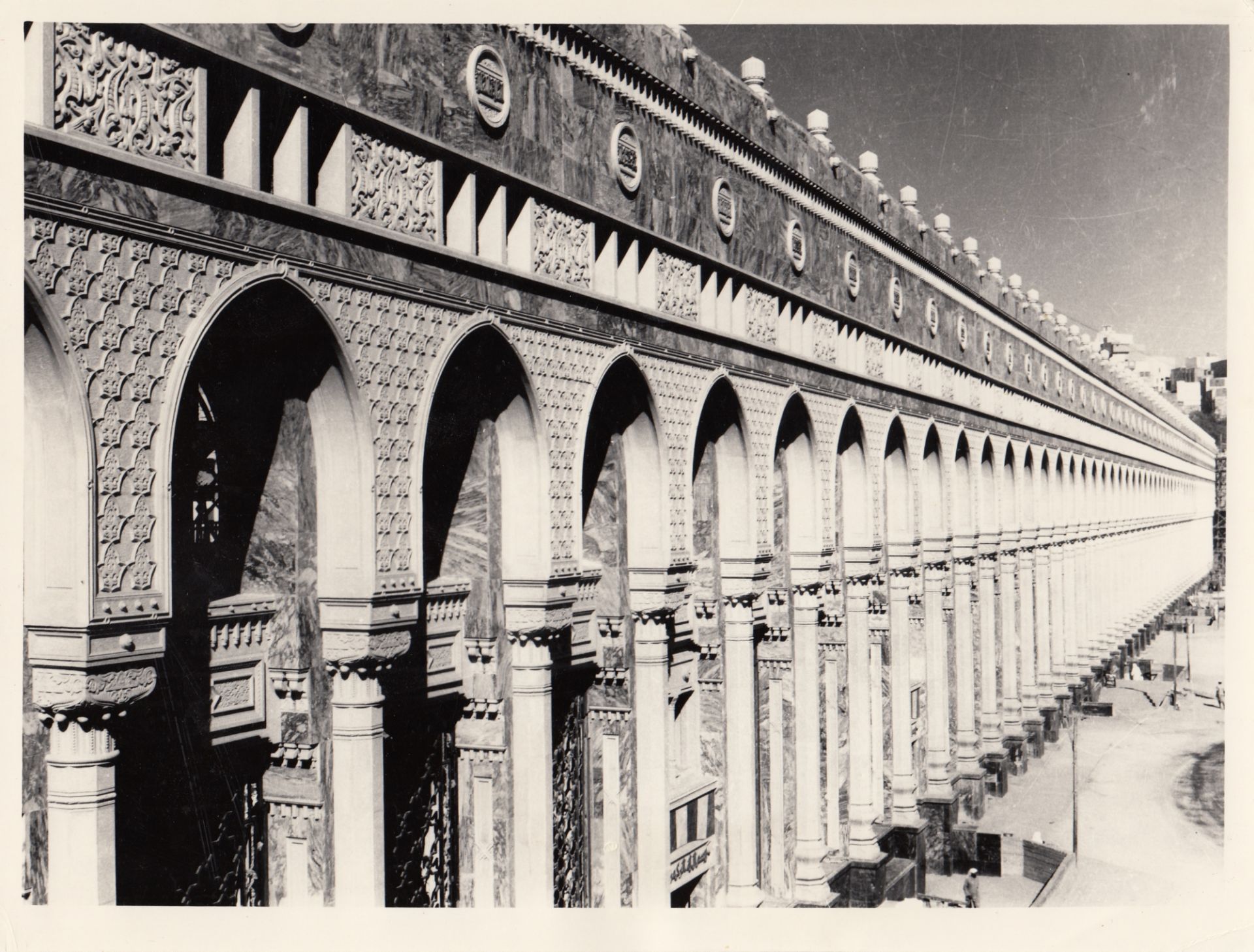 FOURTEEN RARE PHOTOGRAPHS OF THE FIRST EXPANSION OF THE MASJID AL-HARAM DURING KING SAUD BIN ABDULAZ - Image 13 of 16