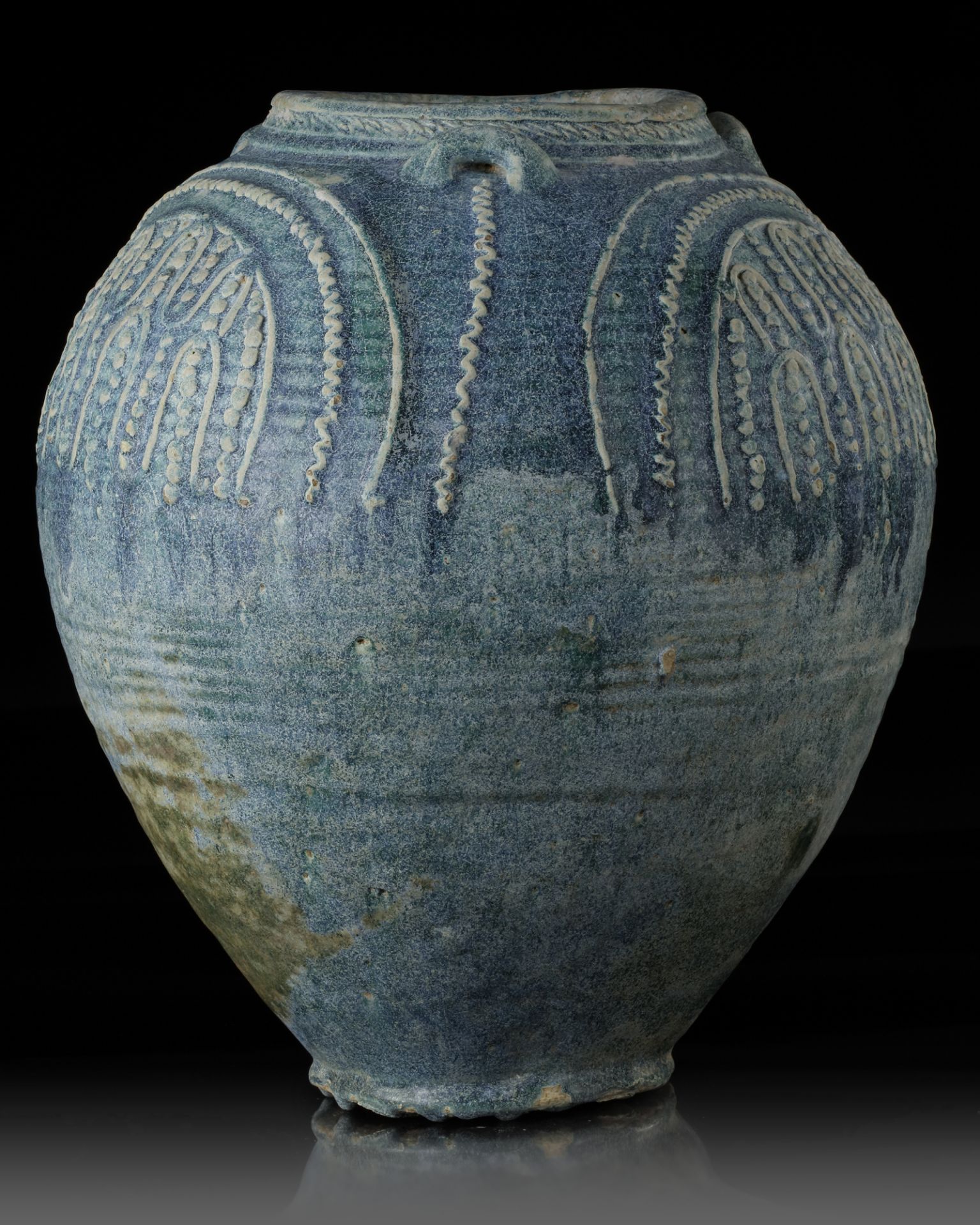 A POST SASSANIAN TURQUOISE GLAZED POTTERY STORAGE JAR, IRAN OR IRAQ, 7TH-8TH CENTURY - Image 4 of 5