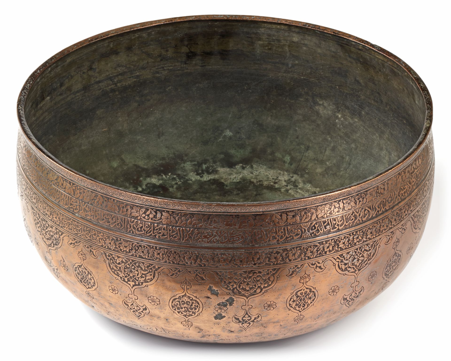 A MONUMENTAL LATE TIMURID ENGRAVED COPPER BOWL CENTRAL ASIA, LATE 15TH/EARLY 16TH CENTURY - Image 5 of 6