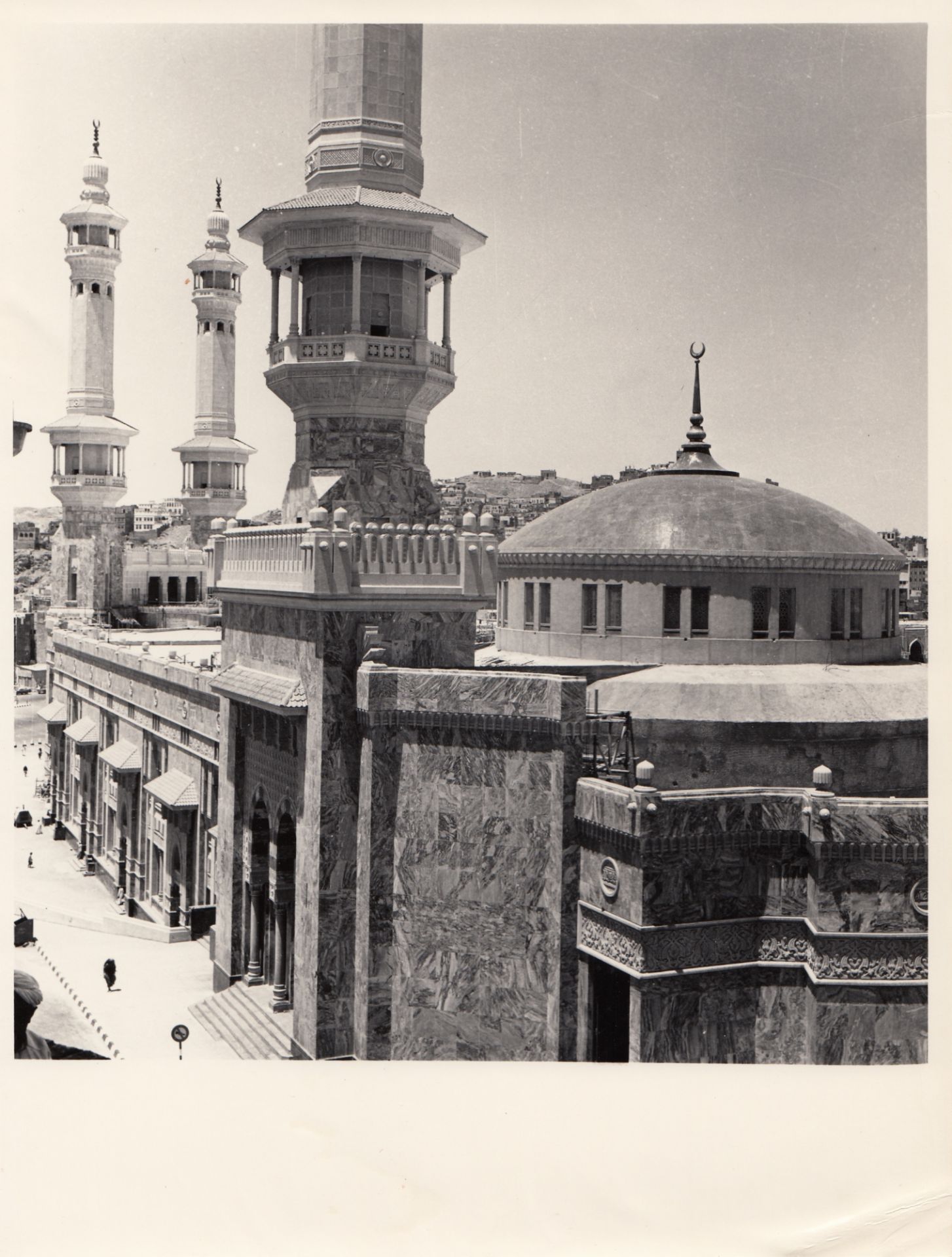 FOURTEEN RARE PHOTOGRAPHS OF THE FIRST EXPANSION OF THE MASJID AL-HARAM DURING KING SAUD BIN ABDULAZ - Image 5 of 16