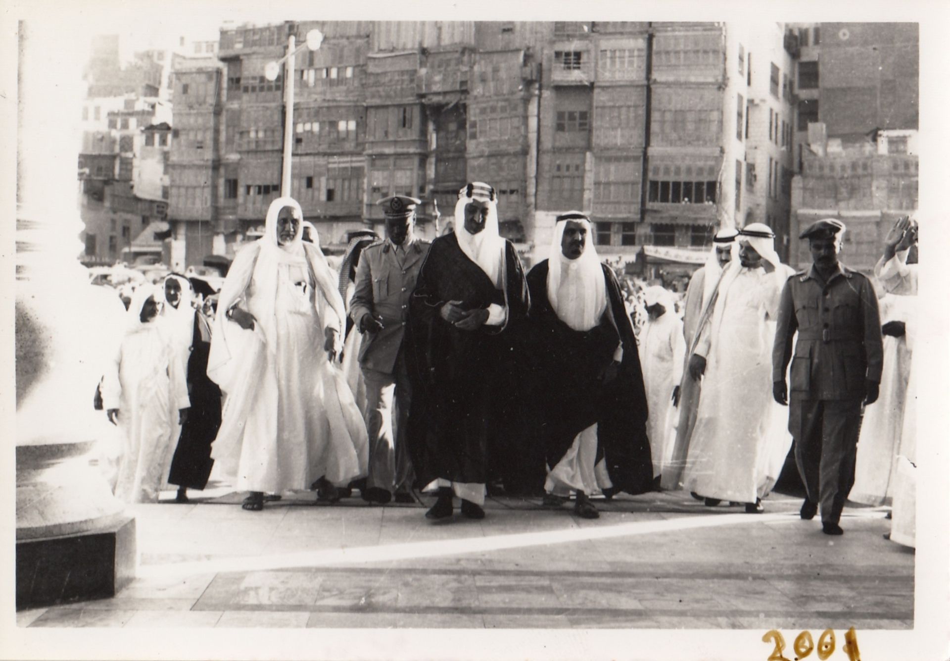 A COLLECTION OF PHOTOGRAPHS OF HIS MAJESTY KING FAISAL BIN ABDUL AZIZ VISITING THE GRAND MOSQUES OF - Image 20 of 24