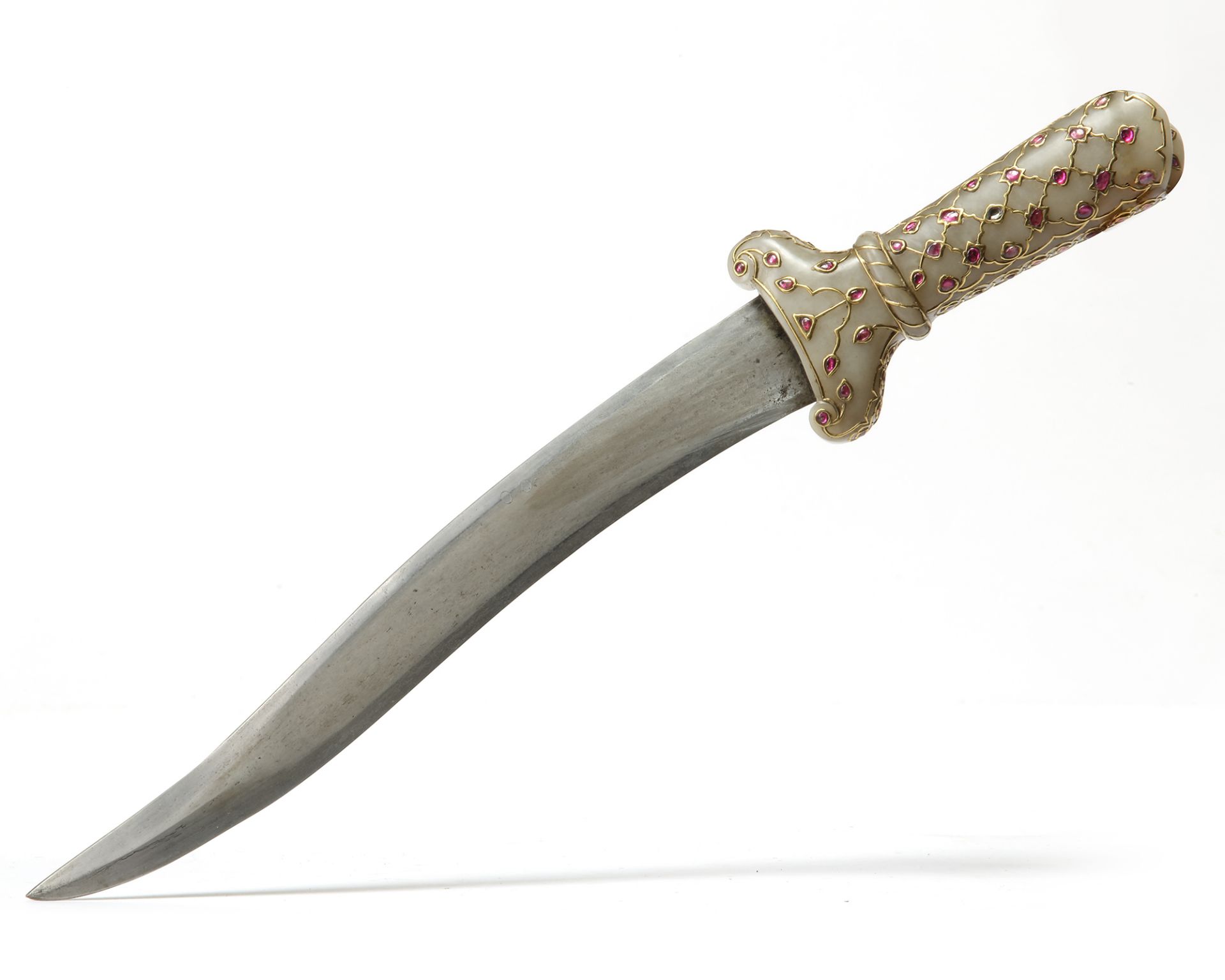 A FINE MUGHAL GEM-SET JADE-HILTED DAGGER, JAHANGIR PERIOD, 17TH CENTURY