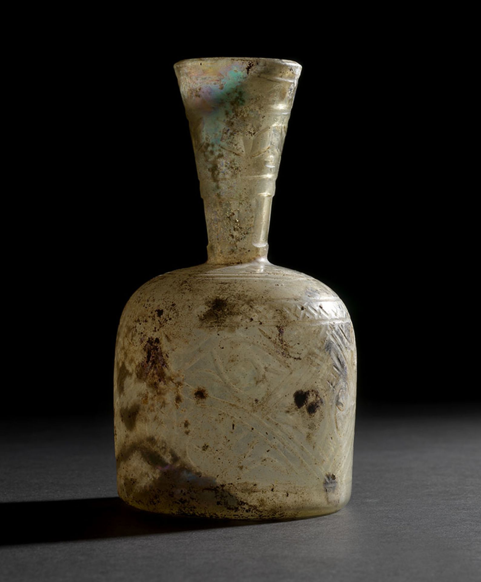 A LARGE WHEEL-CUT CLEAR GLASS FLASK, PERSIA, 9TH-10TH CENTURY - Image 2 of 7