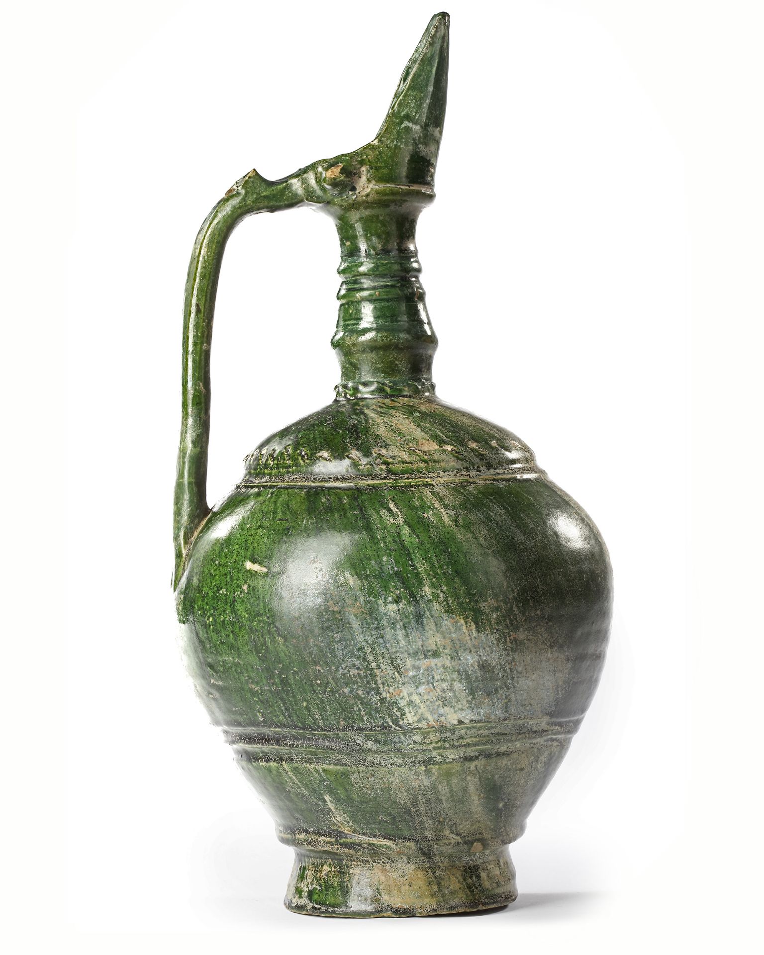 A UMAYYAD GREEN GLAZED POTTERY JUG, EASTERN MEDITERRANEAN, 8TH-9TH CENTURY - Image 3 of 8