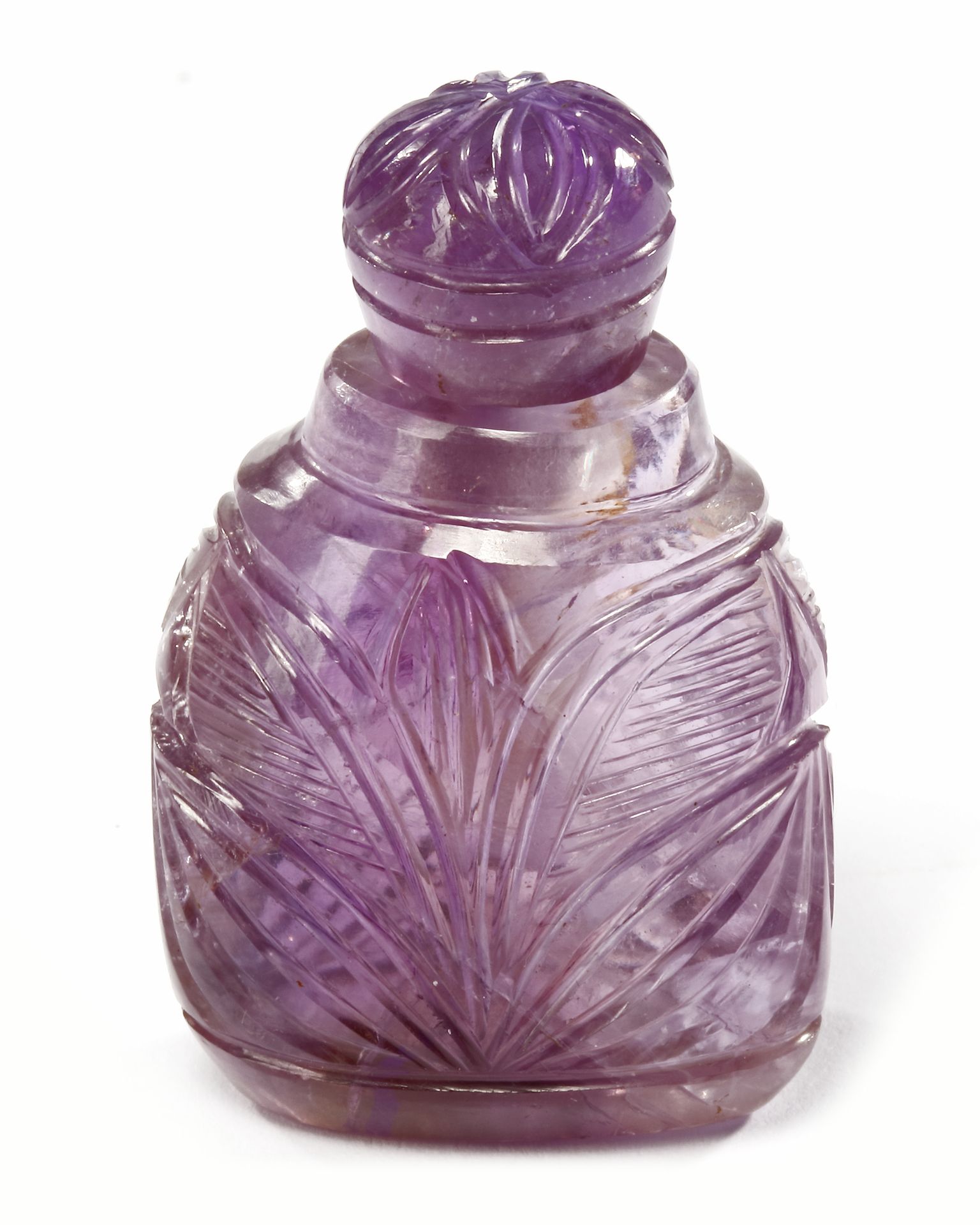 A CARVED AMETHYST FLASK WITH STOPPER, INDIA, LATE 19TH CENTURY - Image 3 of 5