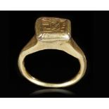 A FATIMID INSCRIBED GOLD RING, 12TH-13TH CENTURY