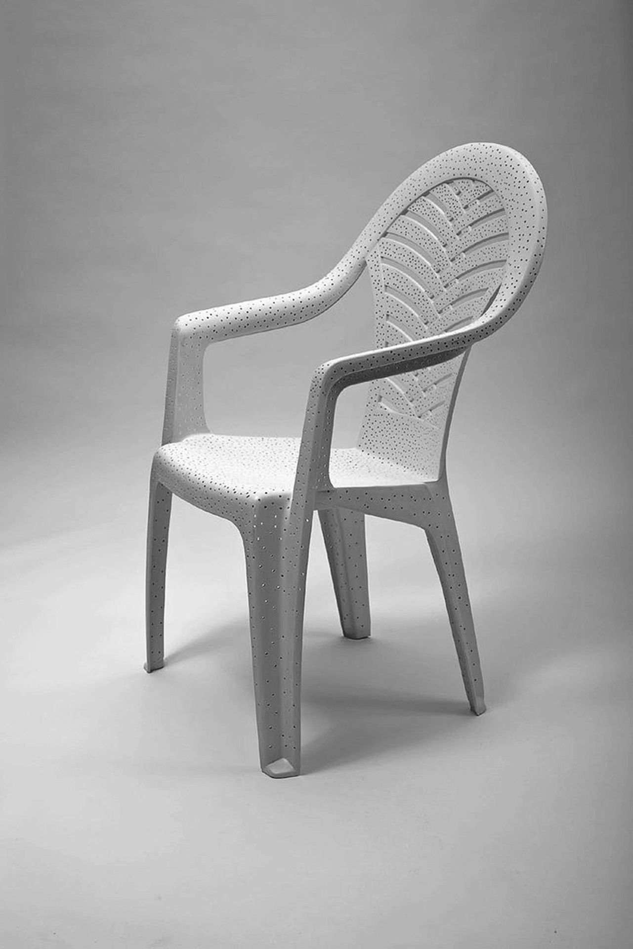 Tina Roeder: WHITE BILLION CHAIRS (2002/2009 )