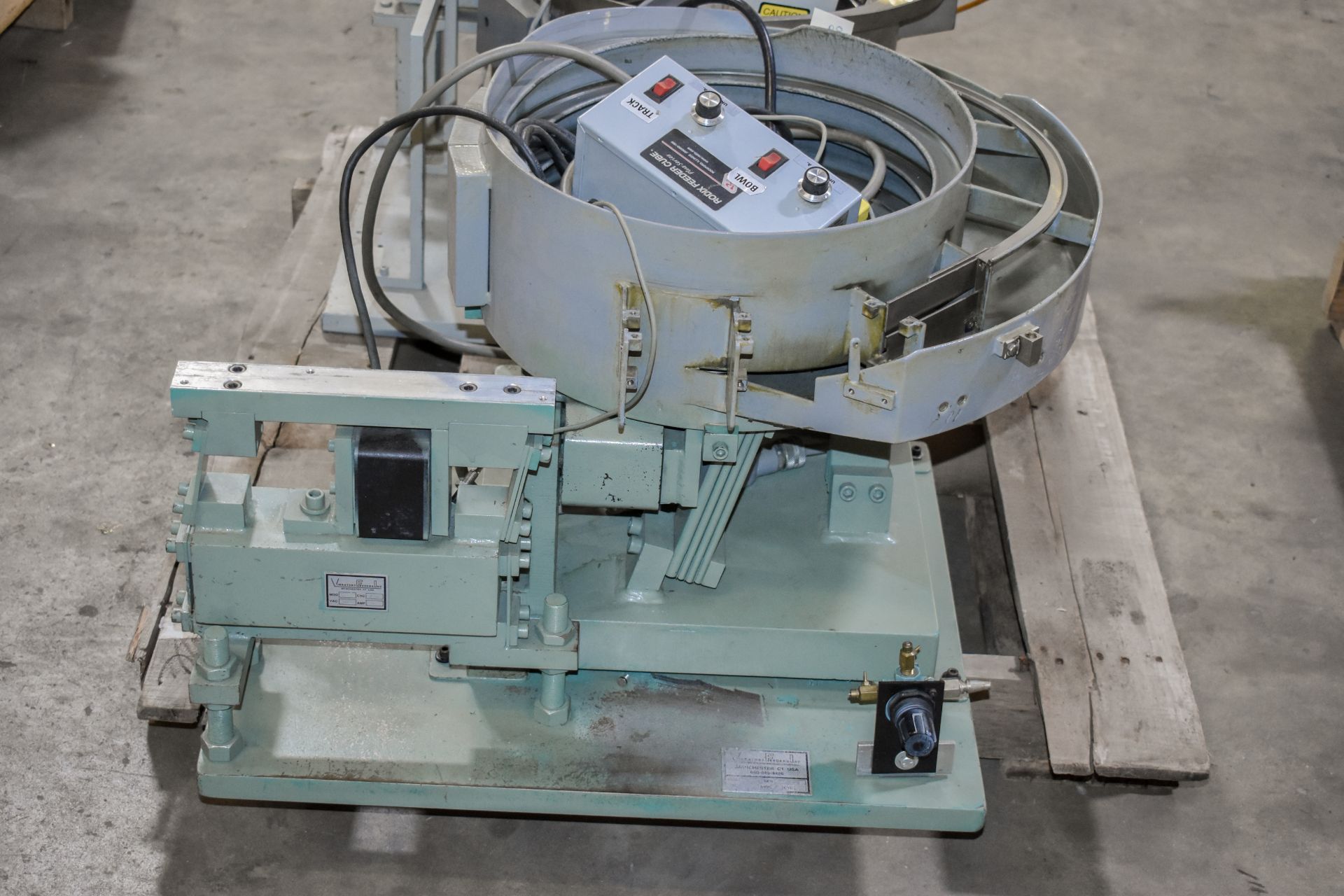 15" Vibratory Feeder Bowl W/ Rodix Feeder Cube