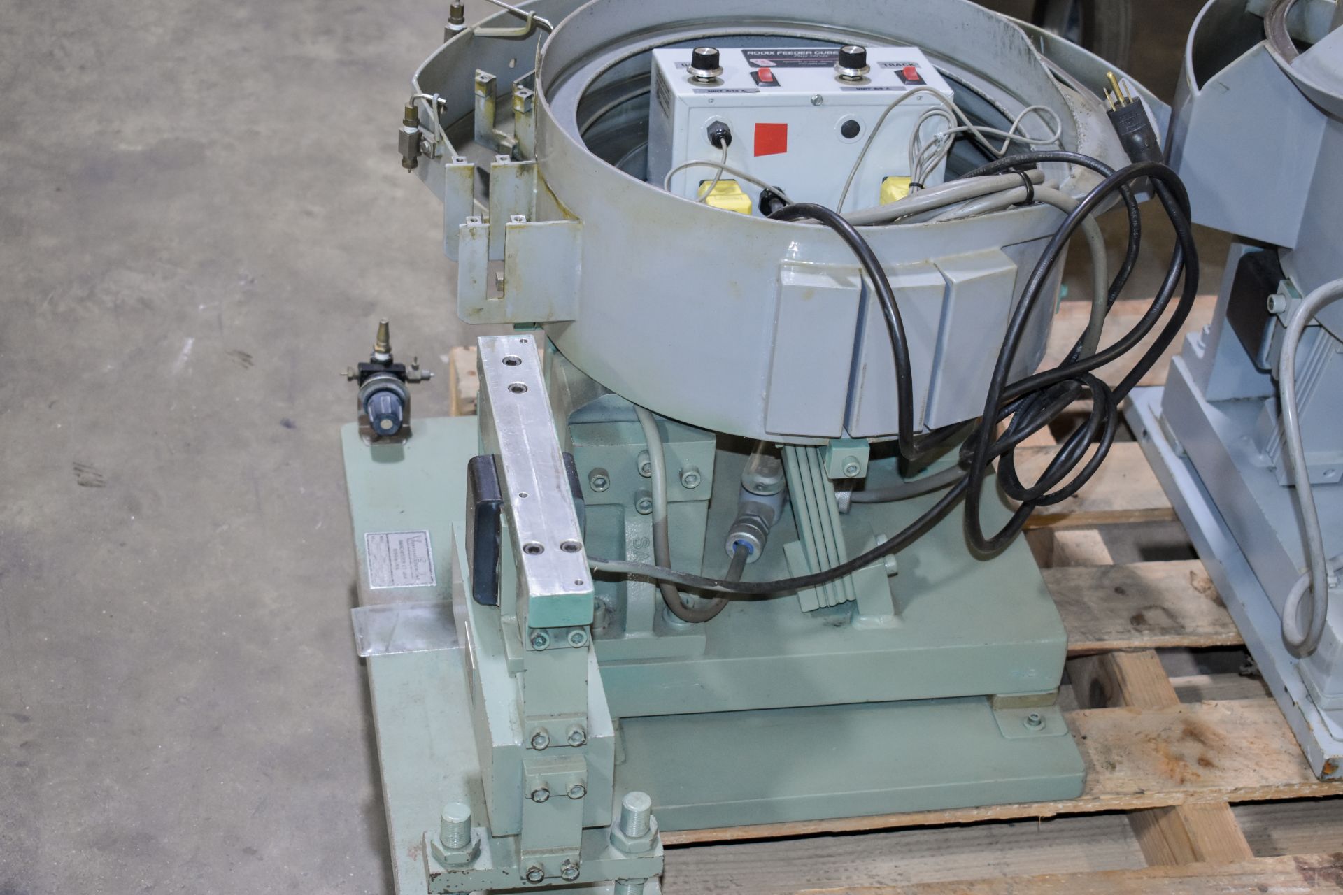 15" Vibratory Feeder Bowl W/ Rodix Feeder Cube - Image 2 of 2