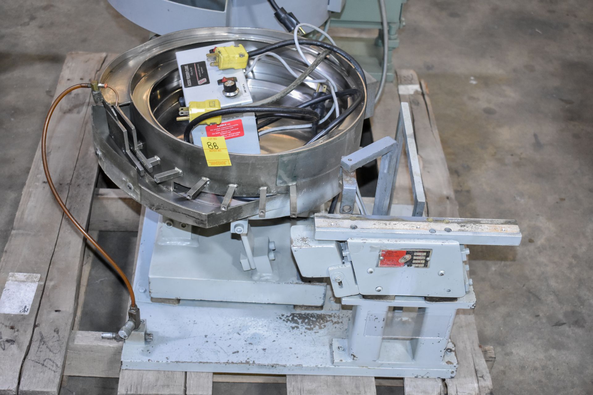 15" Vibratory Feeder Bowl W/ Rodix Feeder Cube - Image 2 of 2