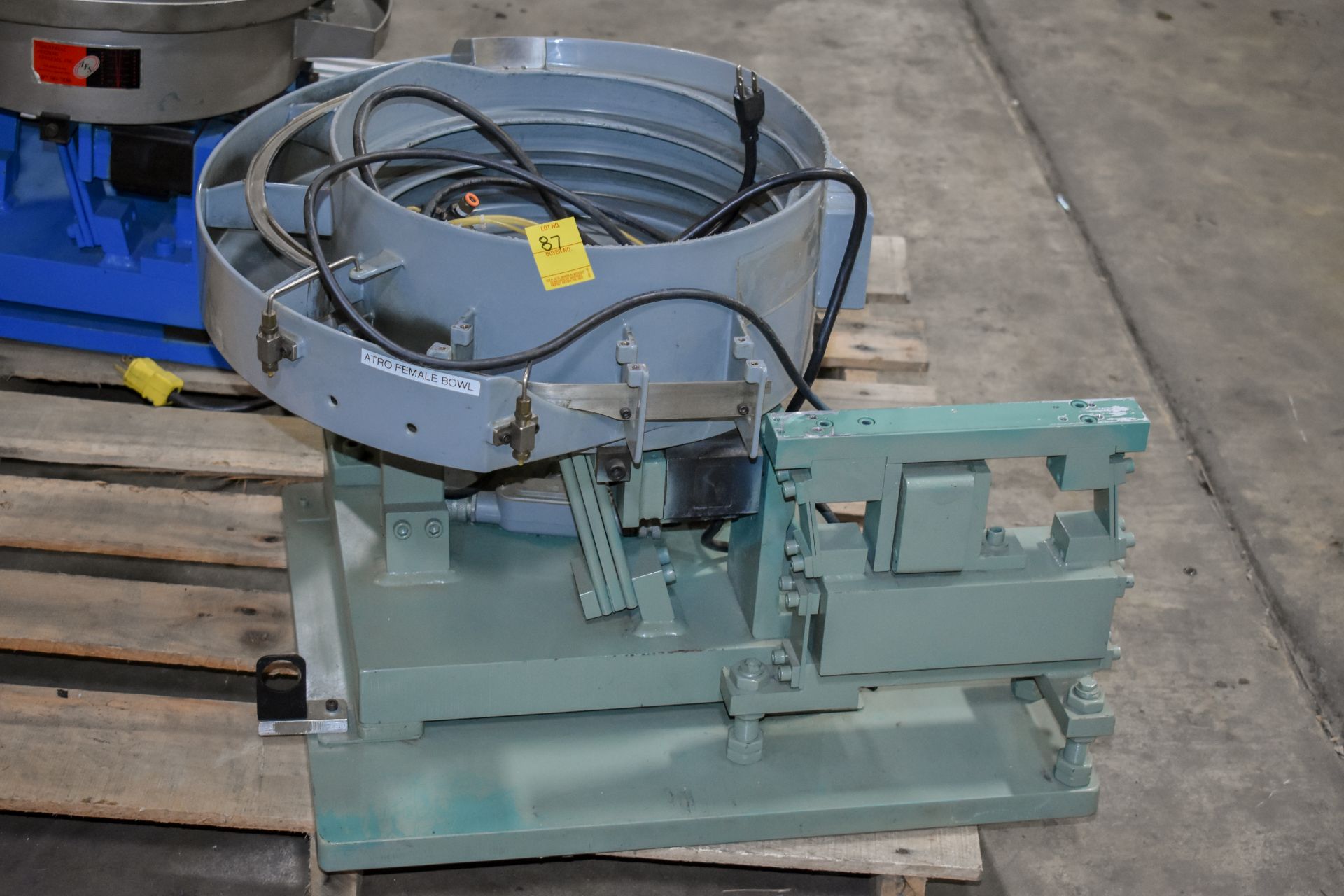 15" Vibratory Feeder W/ Bowl - Image 2 of 2