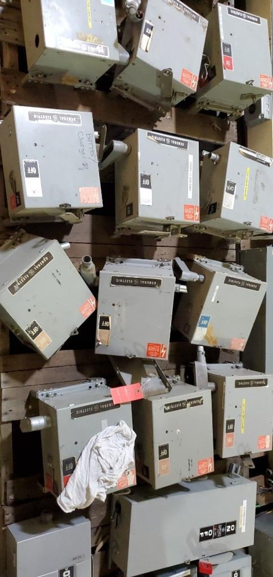 (9) GE Saafety Switches