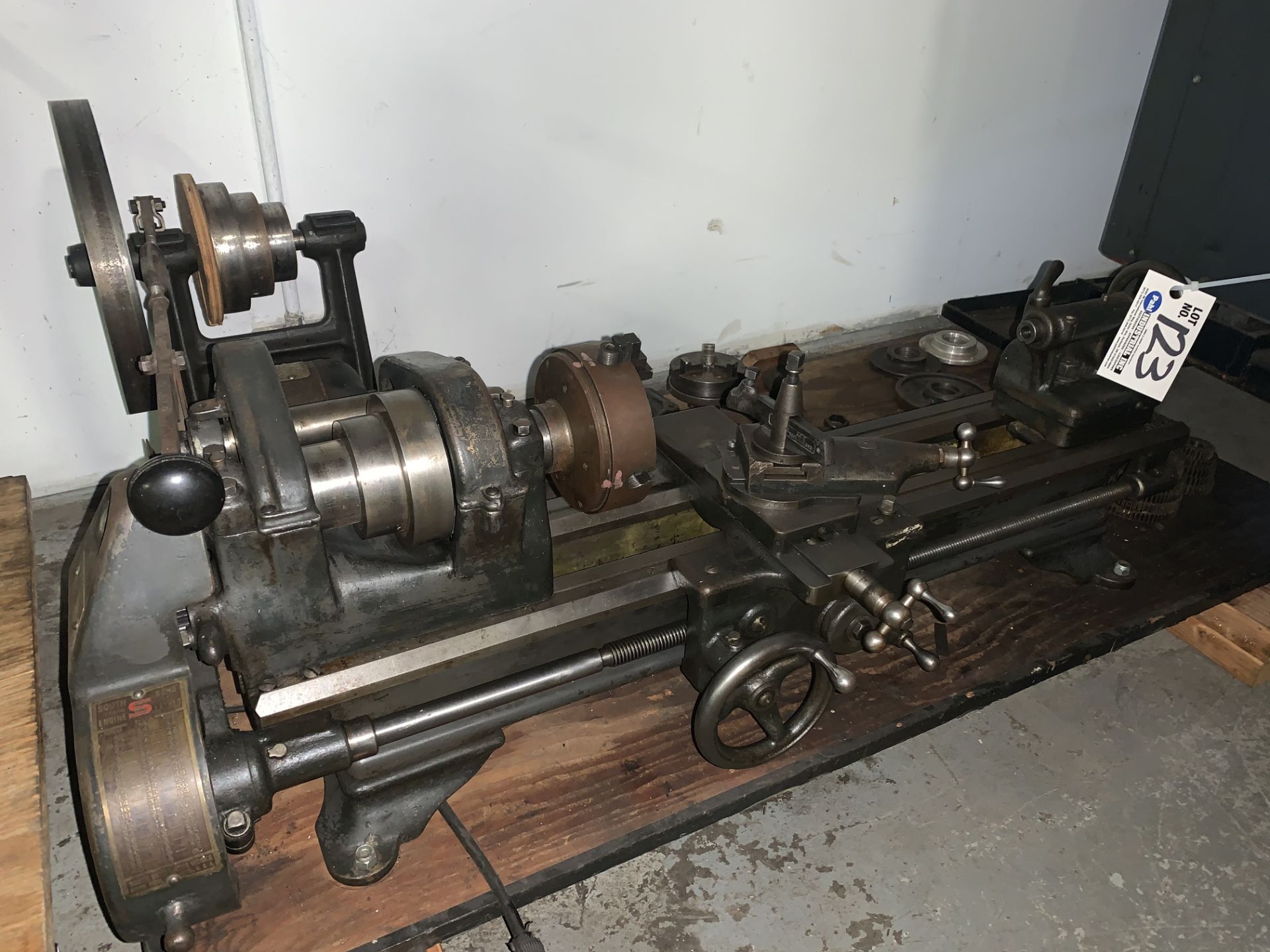 South Bend 8" x 36" Engine Lathe with carriage, tool post, 3 steadies, 3 and 4 Jaw Chucks - Image 9 of 9