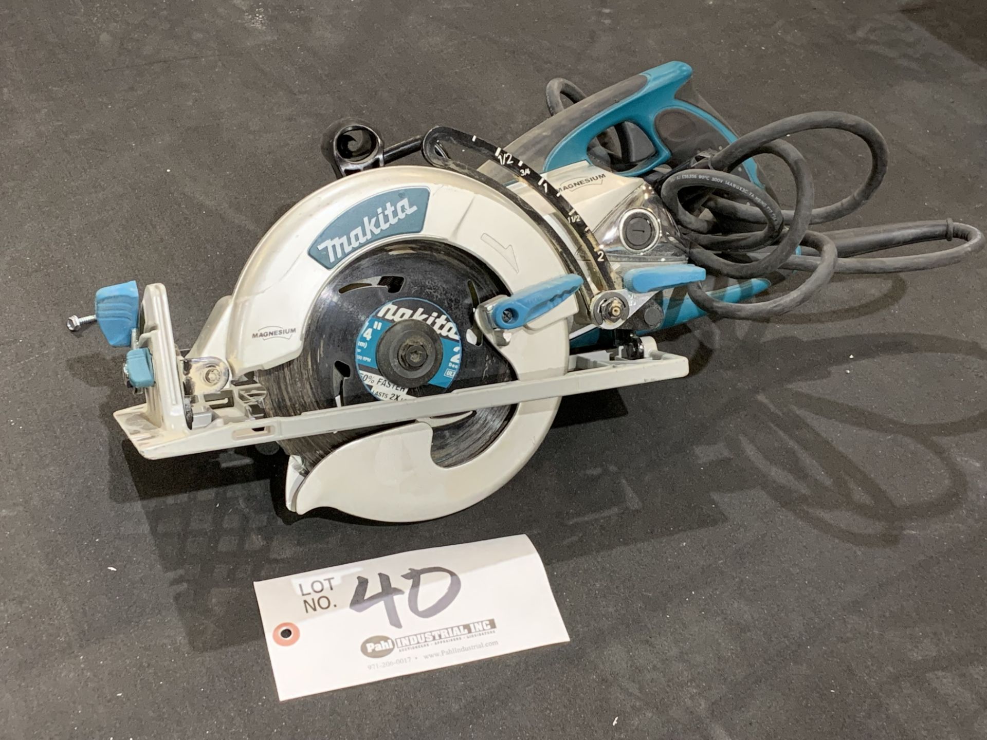 Makita Magnesium 7" Circular Saw model 5377MG