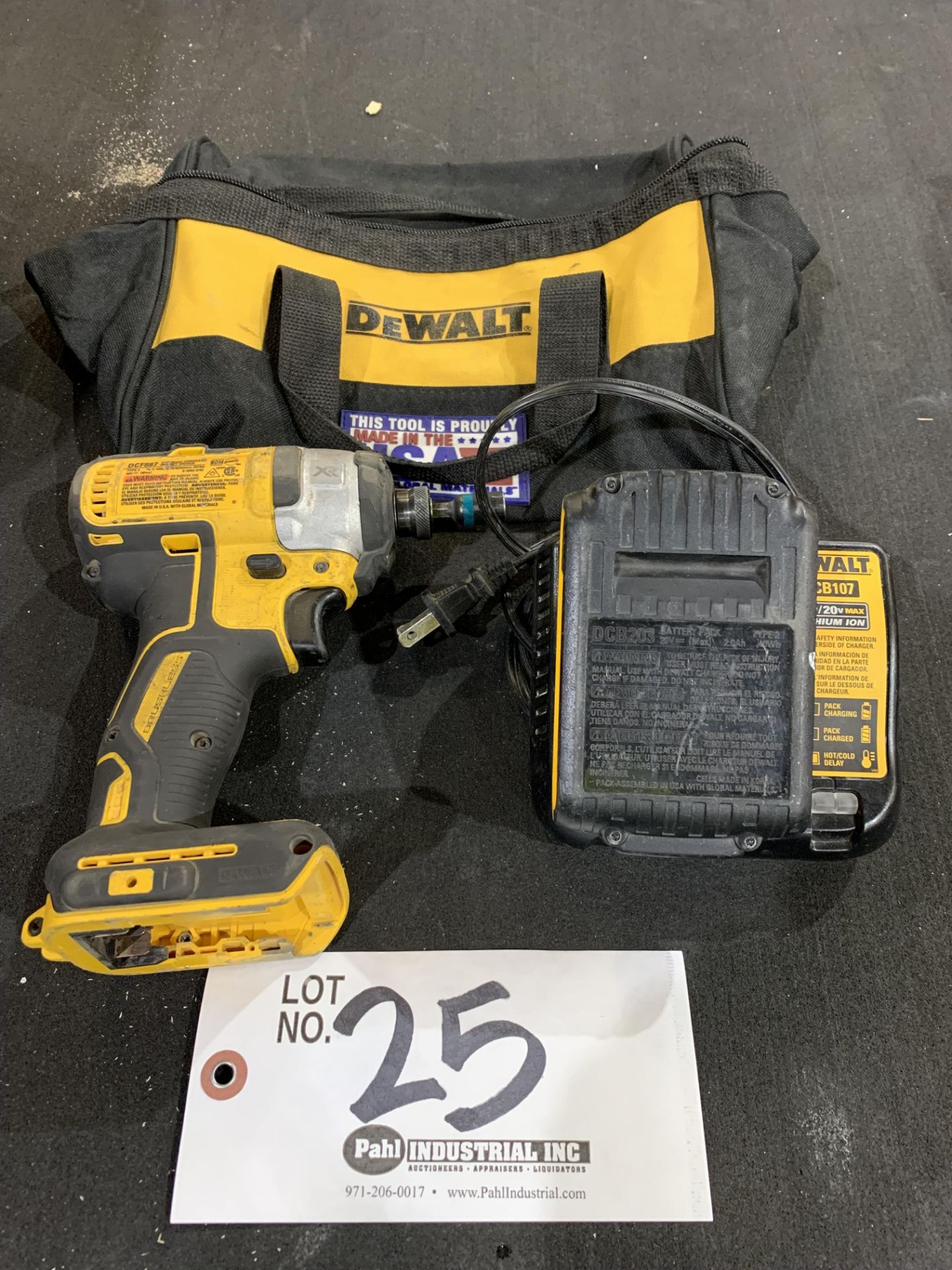 DeWalt 1/4" Cordless Impact Driver w/battery and charger