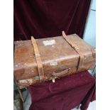 1900s leather travelling trunk in leather.