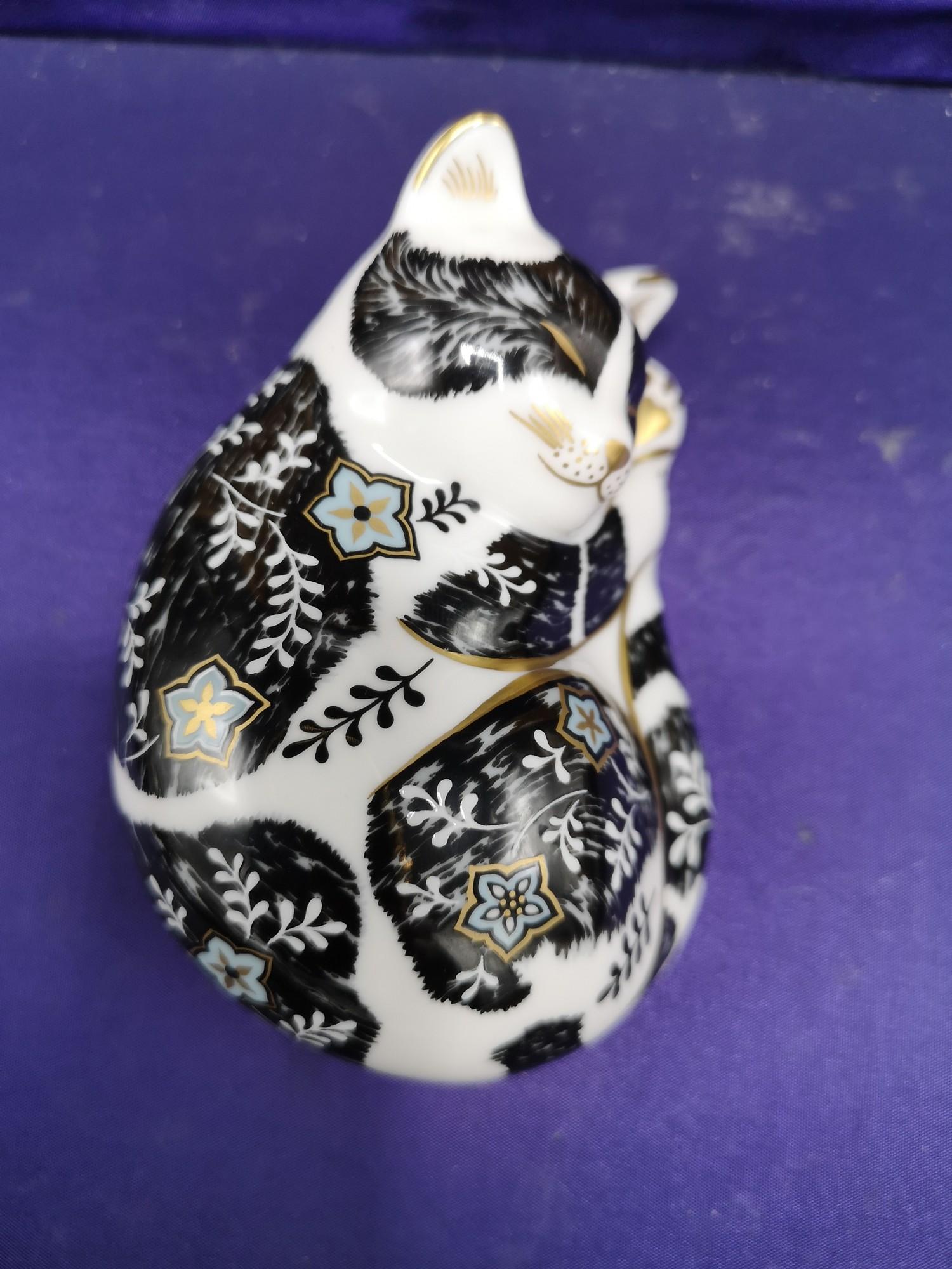 Royal Crown Derby Misty Kitten Collectors Guild paperweight with Gold stopper Boxed. - Image 2 of 3