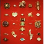 Lot of quality costume Jewellery rings.