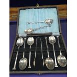 Set of 8 art deco silver Hall marked spoons with tongs 101 grans.