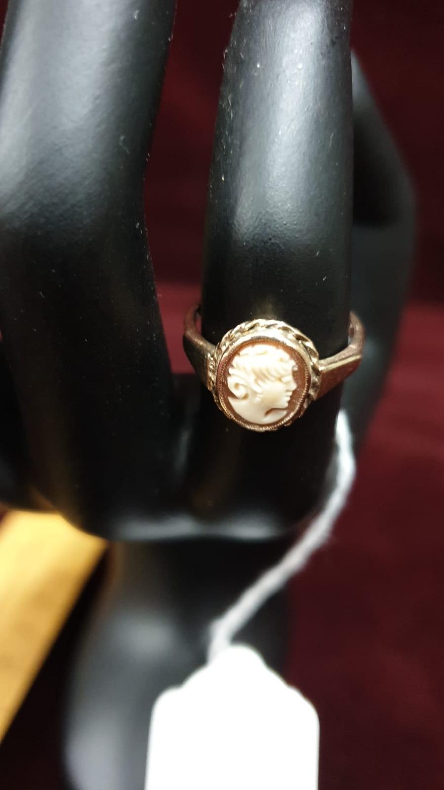 9ct Cameo Ring 2.36g