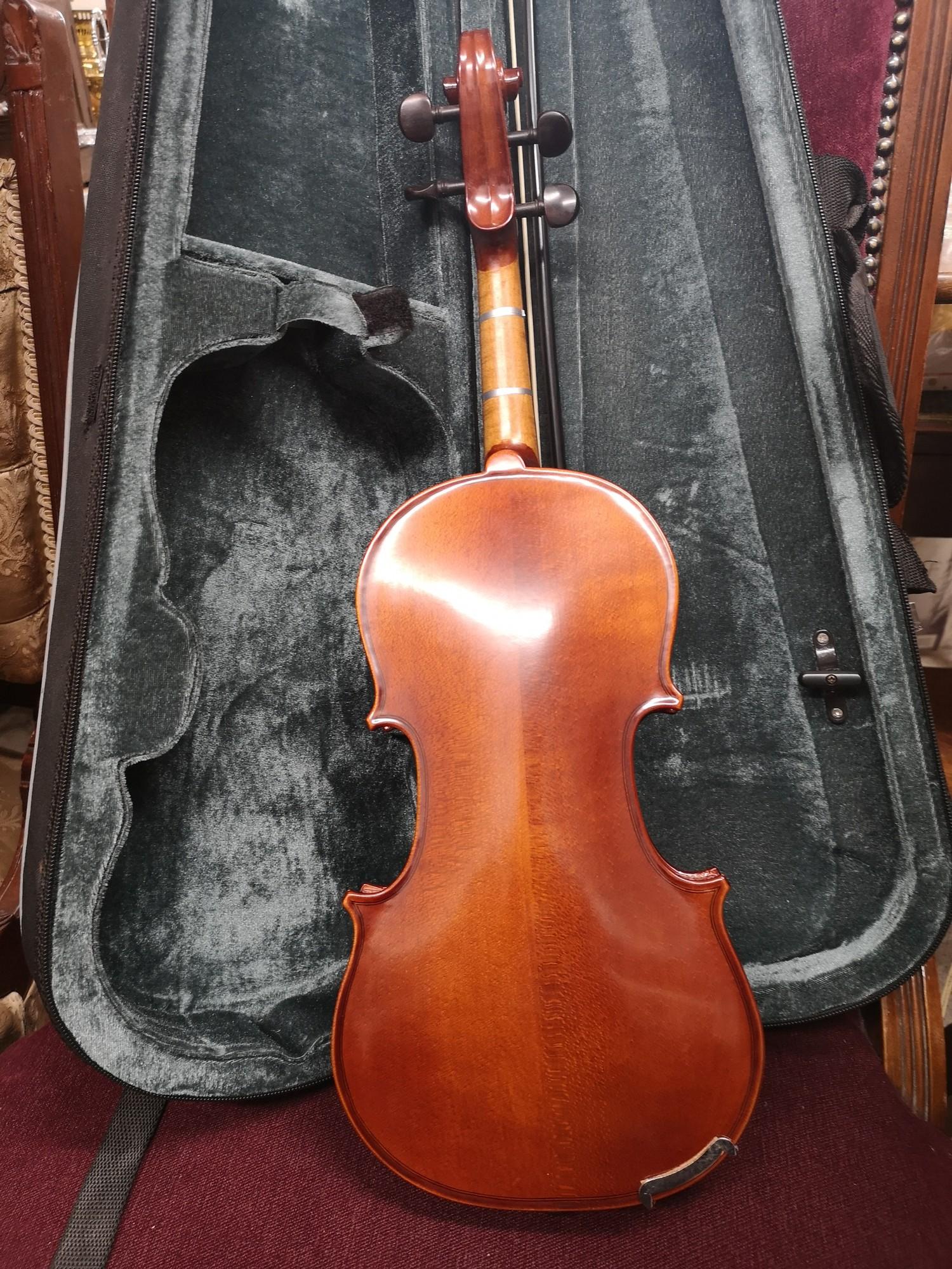 Primavera model number 209 violin with case and bow. - Image 4 of 5