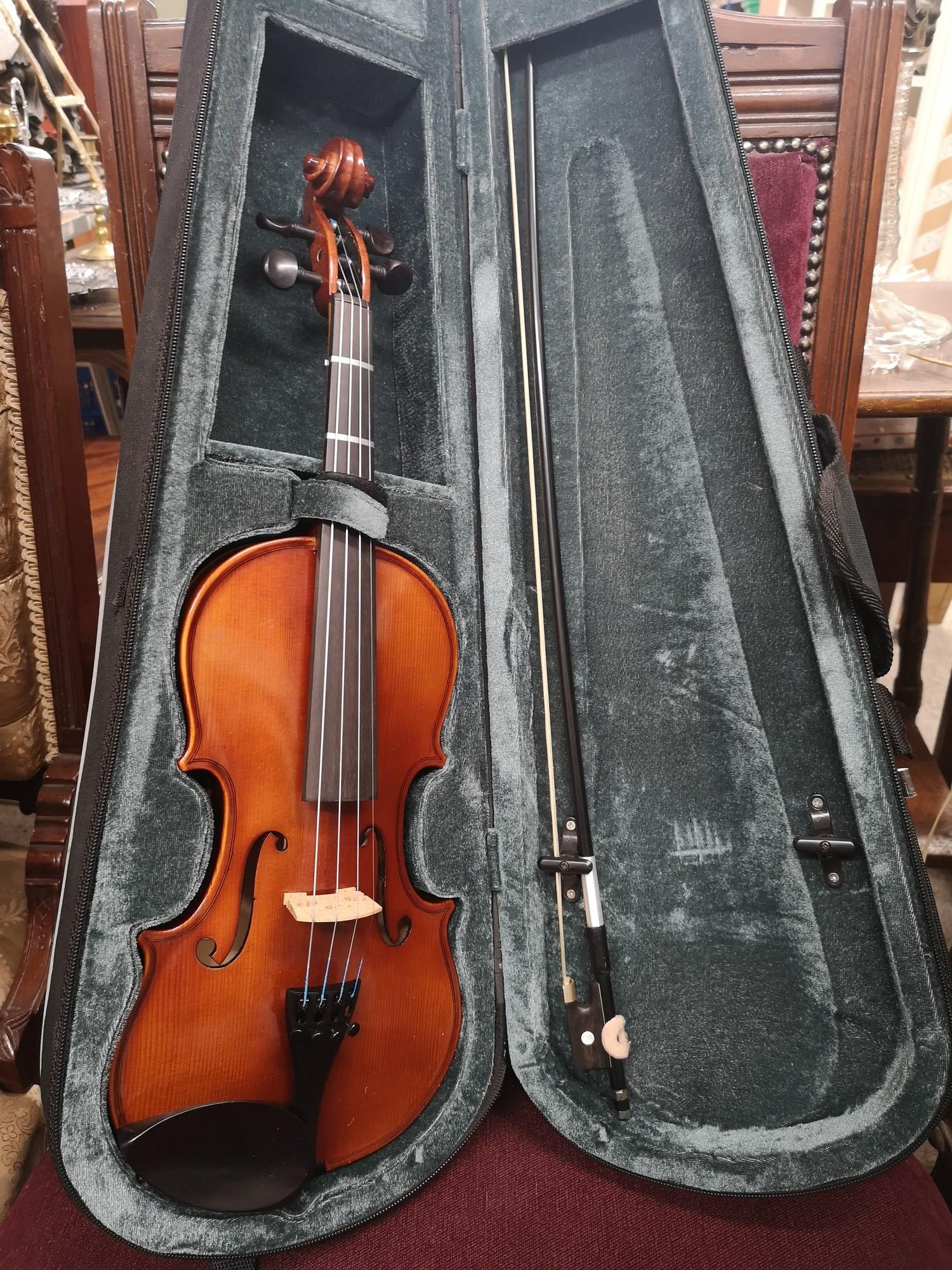 Primavera model number 209 violin with case and bow.