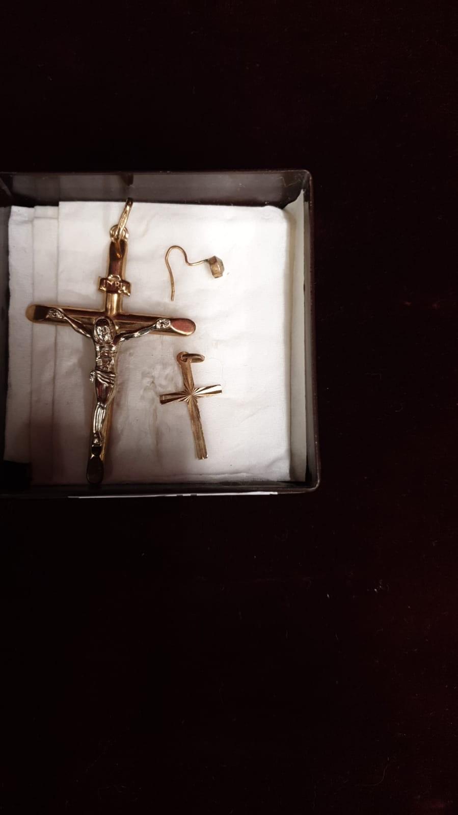 9CT Gold Large Crusifix 9ct Cross 9ct Ear Ring 2.55 Grams - Image 2 of 3