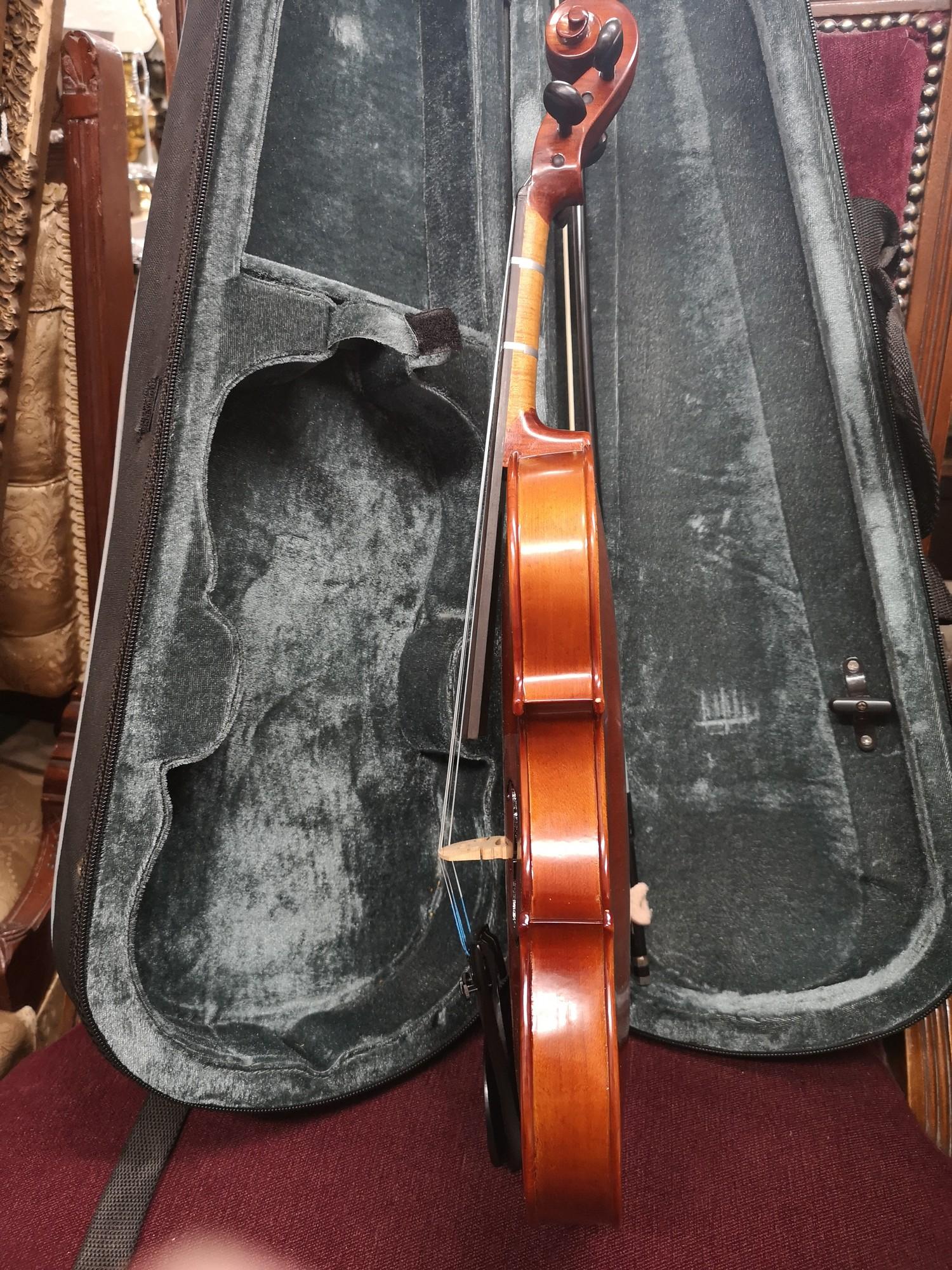 Primavera model number 209 violin with case and bow. - Image 5 of 5