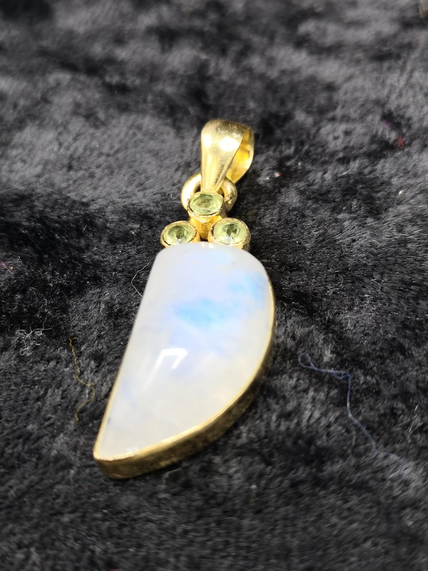 blue moonstone fancy cabochons cut pendant. - Image 2 of 2