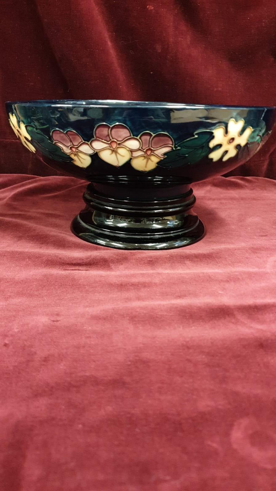 Large Stunning Moorcroft Footed Bowl Oberon Design 26 cm Diameter Signed Please Note Glass Stand - Bild 2 aus 4