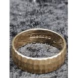 9ct gold 375 Hall Marked wedding band. 3 grams. Size l.