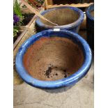 2 heavy ceramic plant pots..