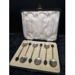 Set of 6 silver Hall marked coffee bean spoons in fitted case.