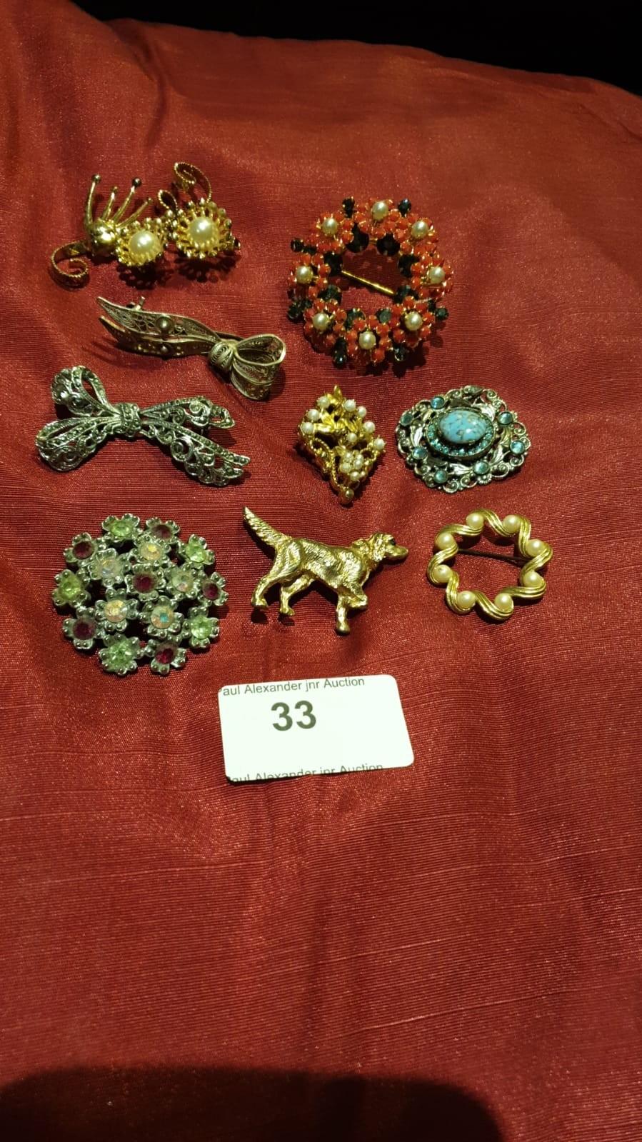 Selection of costume brooches.