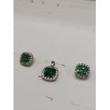 Stunning 10ct gold stunning earring and 9ct gold 375 Hall Marked pendant set, set with green stone